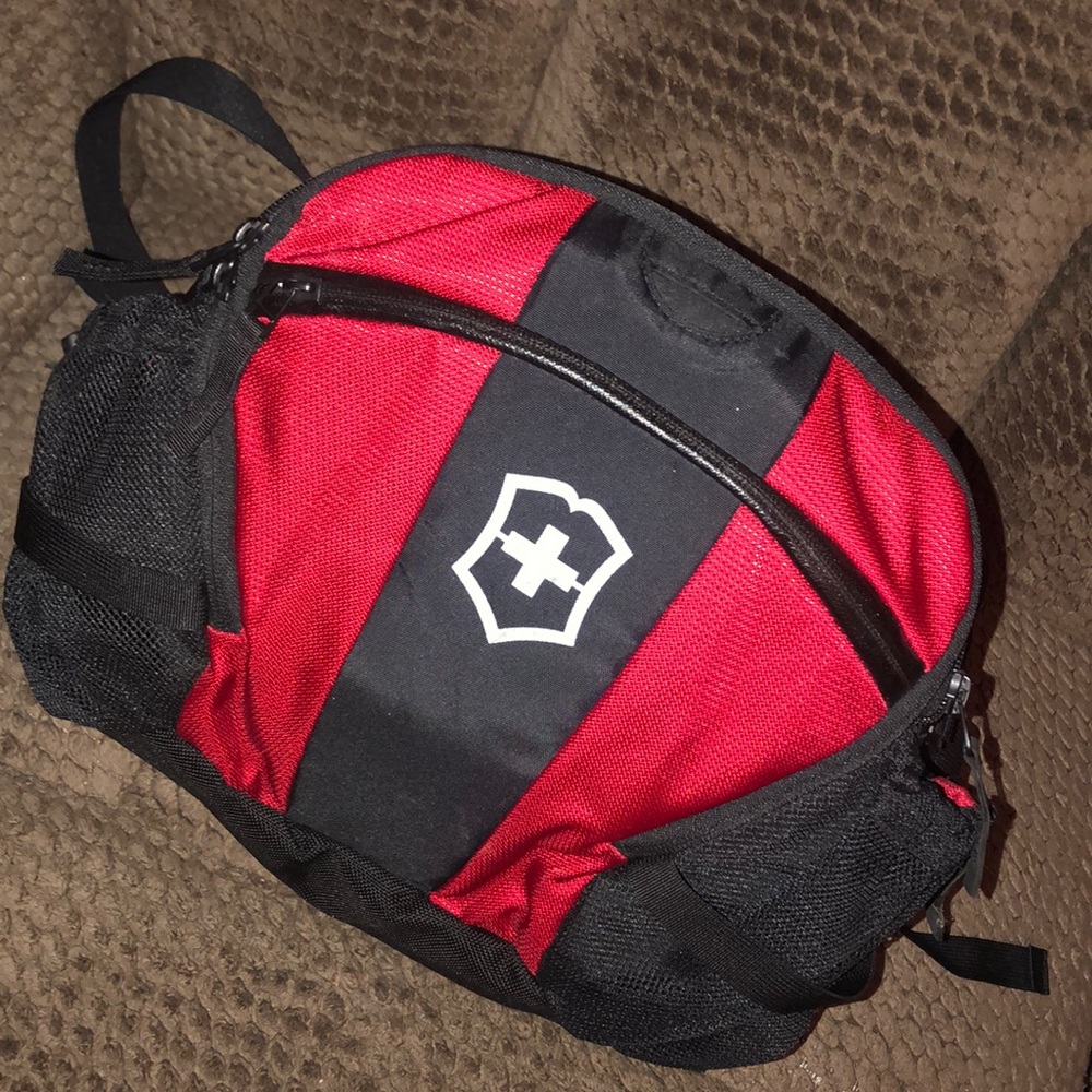 NWOT Victorinox LARGE waist bag hiker, cycler, etc